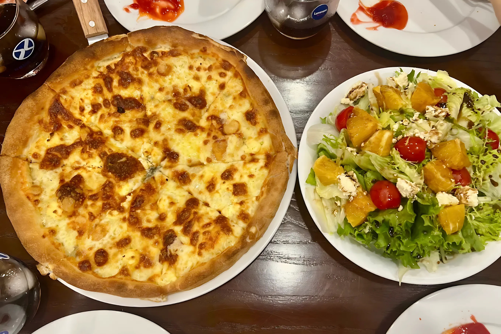 The venue attracts a health-conscious clientele by integrating nutritious beverage options into the pizza and pasta dining experience